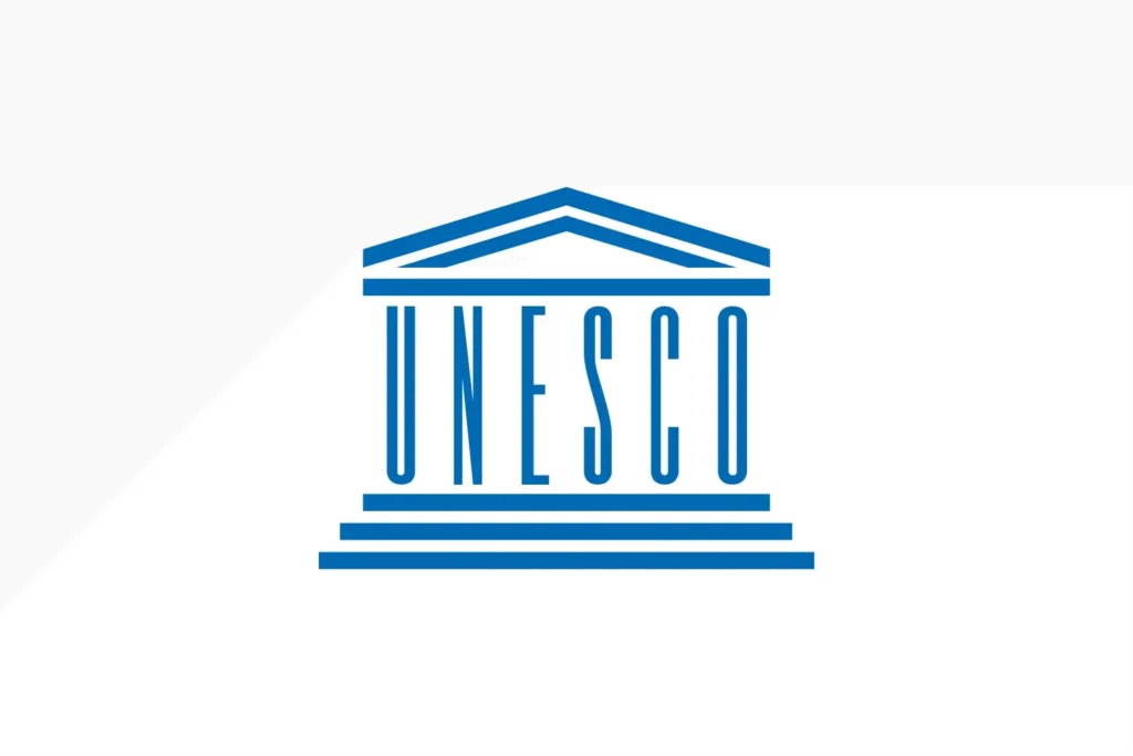 UNESCO but the colors are inverted